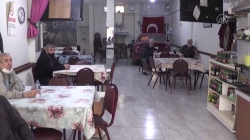 Kırklareli'de otomobilini doludan korumak için kahvehaneye park etti