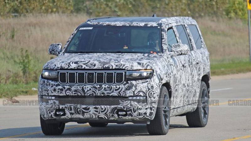 2022 Jeep Grand Wagoneer casus kameralara yakalandı