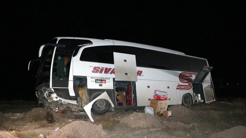 Yozgat'ta yolcu otobüsü şarampole düştü