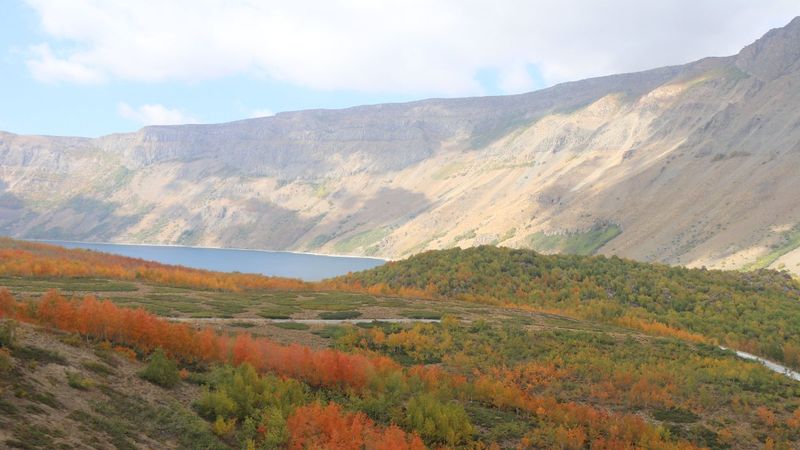 Nemrut Krater Gölü'nde sonbahar güzelliği