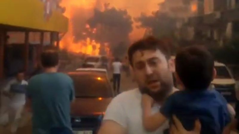 Hatay'da orman yangını, yerleşim yerlerine sıçradı