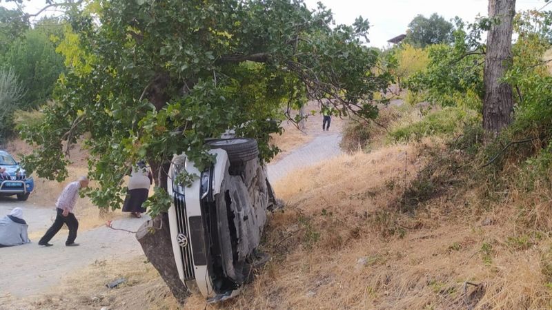 Kahramanmaraş'ta bir araç şarampole yuvarlandı