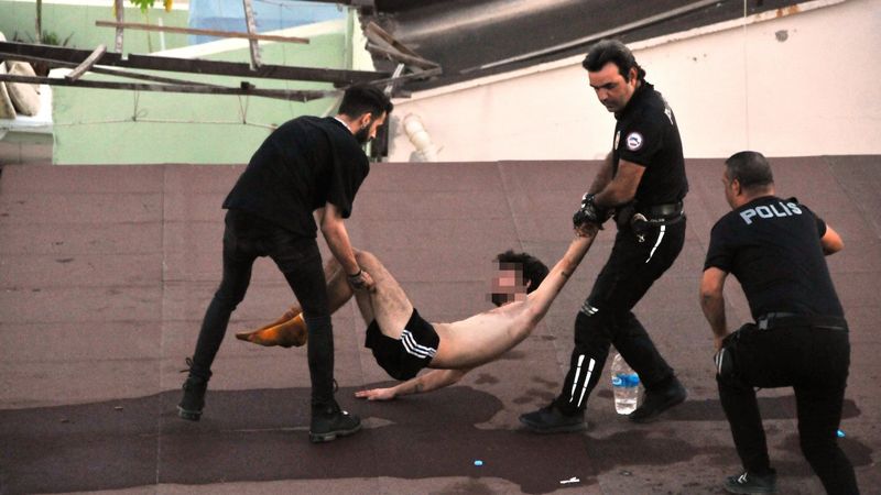 Antalya’da intihar etmek için dama çıktı, alkolden sızdı