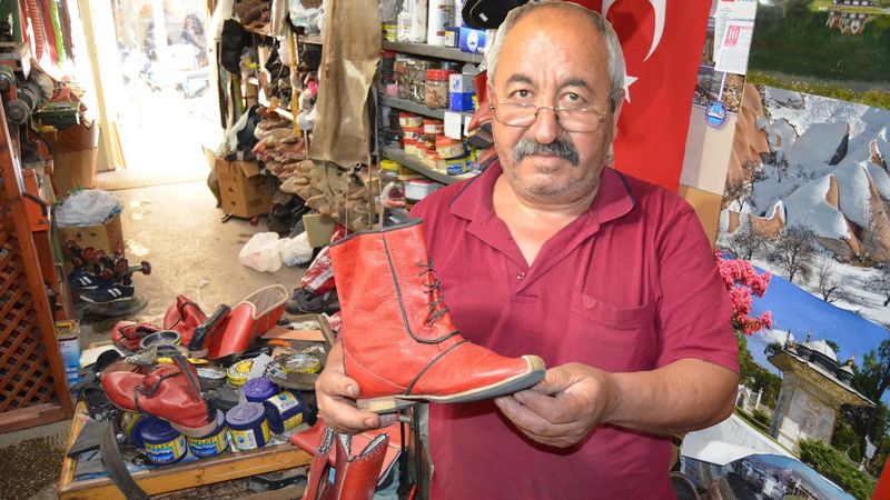 Mersin'de çarıkçılık mesleğini yaşatmaya çalışıyor