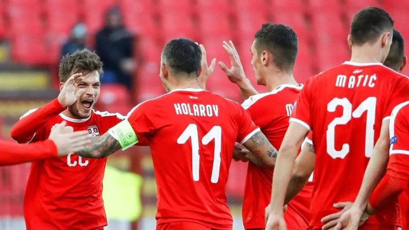 Sırbistan'da 8 futbolcu kadrodan çıkarıldı