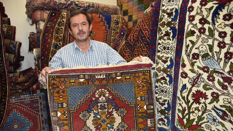 Niğde'de asırlık halıları yeniden kullanılabilir hale getiriyor