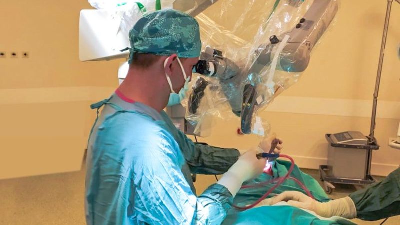 Afyonkarahisar’da, hastanın beynindeki tümör burun deliğinden çıkarıldı