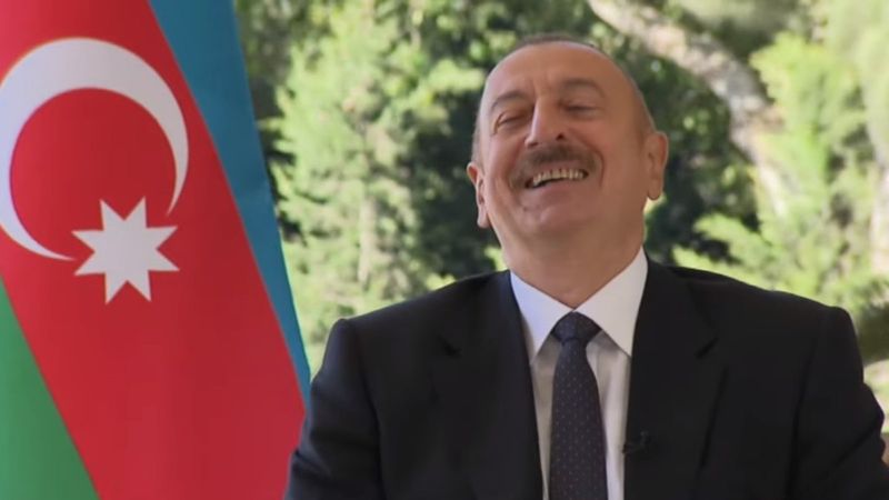 Fransız sunucunun drone sorusu İlham Aliyev'i güldürdü