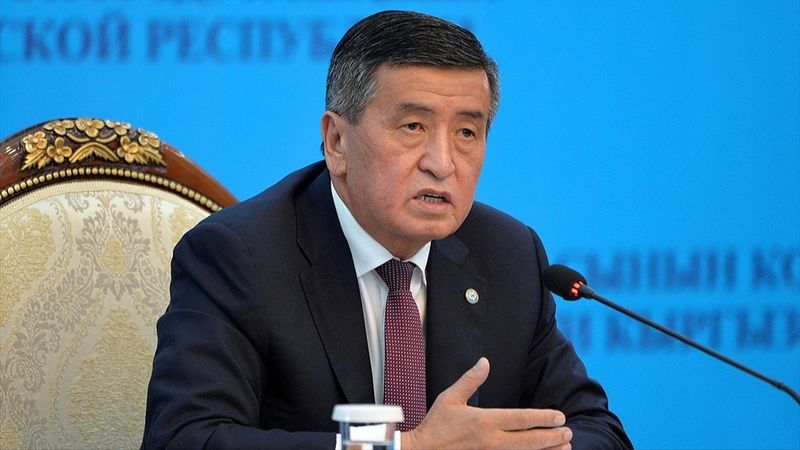 Kırgızistan Cumhurbaşkanı Sooronbay Ceenbekov istifa etti