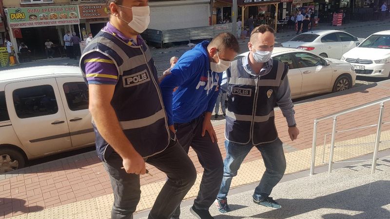 Kocaeli'de marketten çaldığı ürünleri evinde saklayan hırsız yakalandı