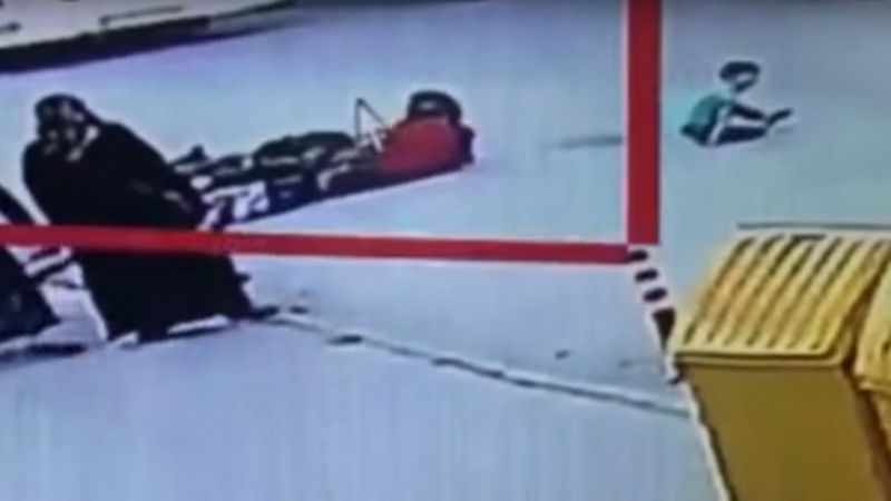 Bilecik'te motosikletlinin 5 yaşındaki çocuğa çarpma anı