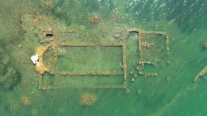 Bursa'da bazilika, suyun çekilmesiyle gün yüzüne çıktı