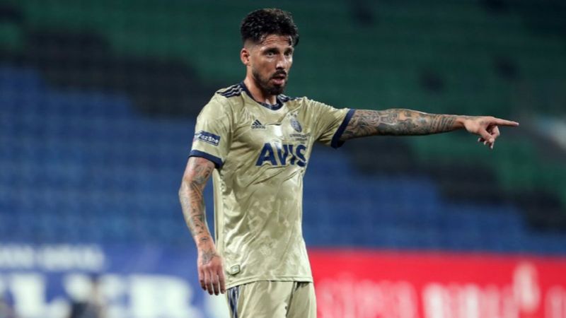 Fenerbahçeli futbolcuların Rizespor maçında giydiği formalar satıldı