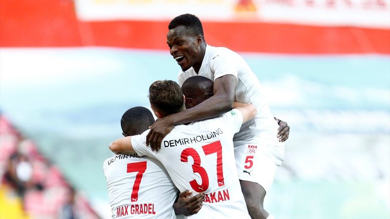 Sivasspor, Kayserispor'u 3 golle mağlup etti