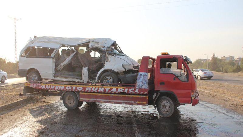 Diyarbakır'da işçi minibüsü kaza yaptı