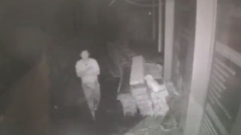 Pendik'te inşaatlardan 34 bin TL'lik malzeme çalan hırsızlar kamerada