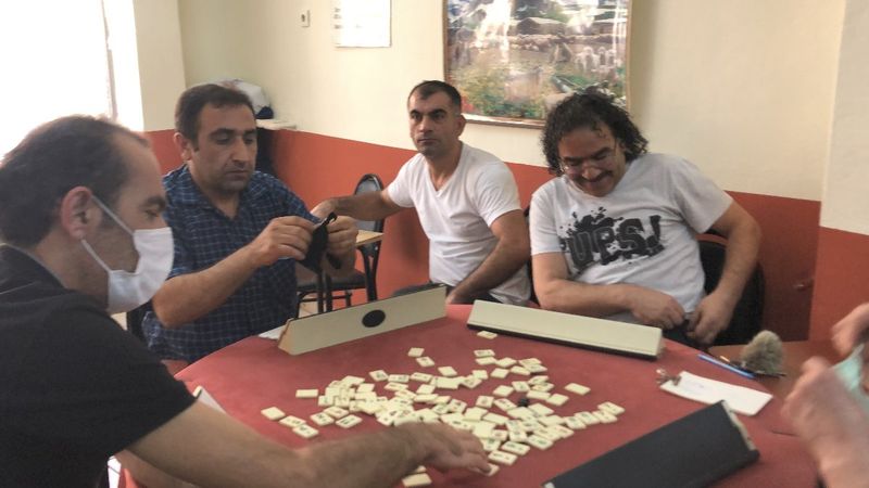 Esenyurt polisi 37 kişiyi okey masasında yakaladı