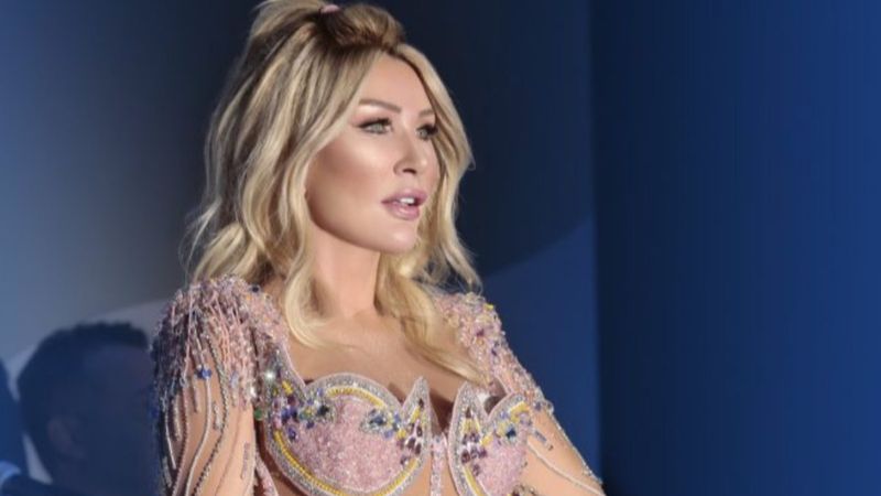 Seda Sayan, Fransız askılı yüzüyle sahnede