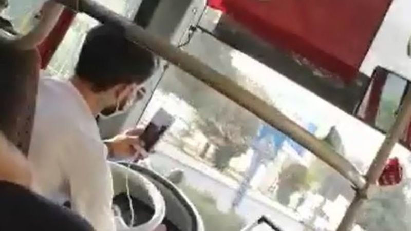 Gaziantep'te direksiyon başındaki şoförün video çektiği anlar