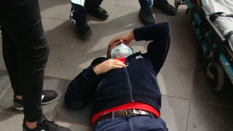 Aksaray'da eczane çalışanı, koronavirüs denetimi yapan sağlık çalışanını darbetti