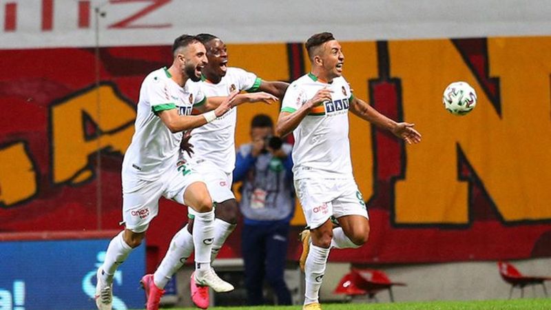 Galatasaray'ı yıkan Davidson gol krallığında zirvede