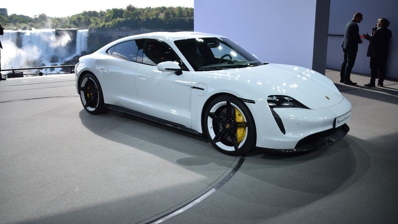 Porsche'den şarj sorununa yeni çözüm: Şarj tırı