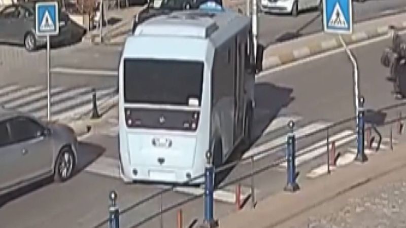 Tuzla'da minibüs şoförü yaşlı çift için yolu kesti