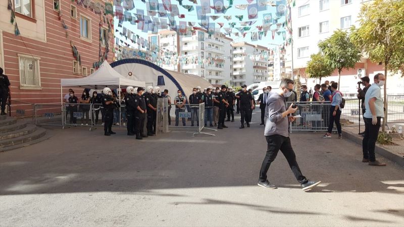 HDP Diyarbakır il eş başkanlarına gözaltı