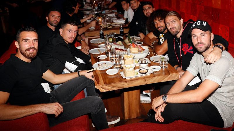 Fenerbahçeli oyuncular, Trabzon maçı öncesi moral yemeği yedi