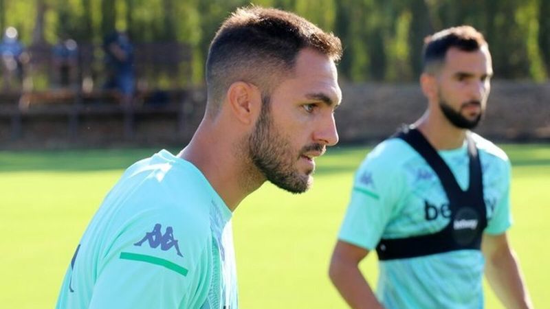 Victor Ruiz, Betis'te henüz hiç süre alamadı