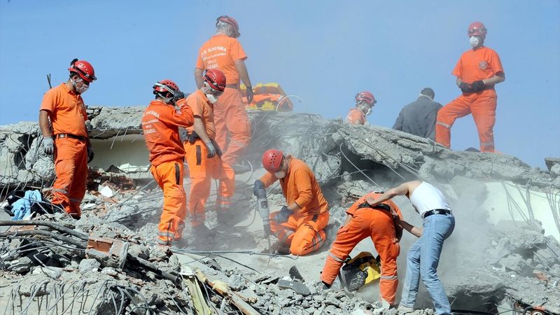Van depreminde enkazdan çıkarılanlar yaşadıklarını unutamıyor