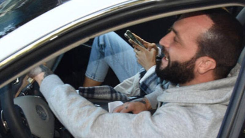 Berkay, yeni arabasını gösterdi