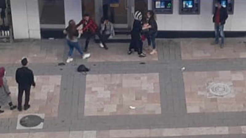 Denizli'de 3 kızın erkek kavgası