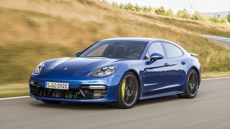 Porsche Panamera ailesine yeni modeller eklendi