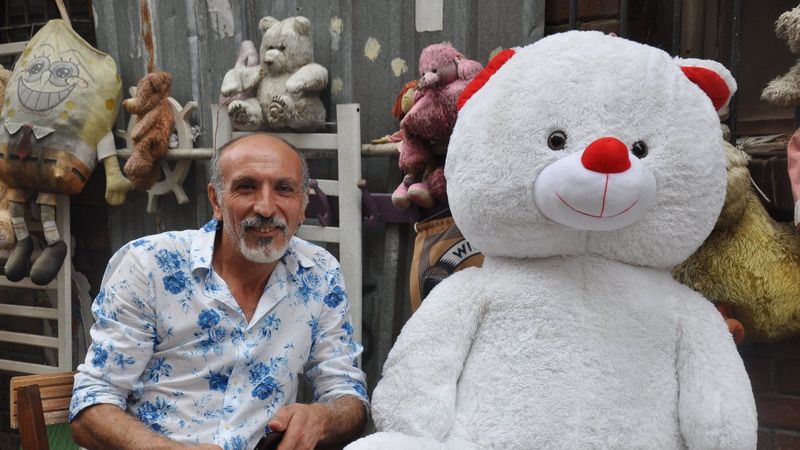 Kadıköy'de ilk oyuncağını 40 yaşında alan adam, evini oyuncaklarla donattı