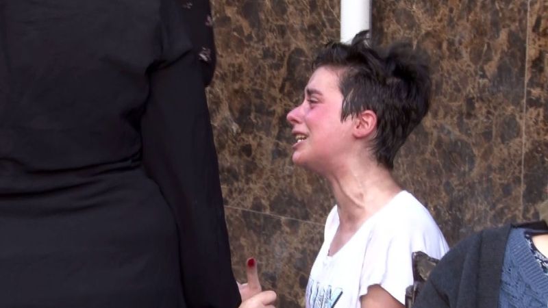 Esenyurt'ta kedisi yangında mahsur kalınca sinir krizi geçirdi