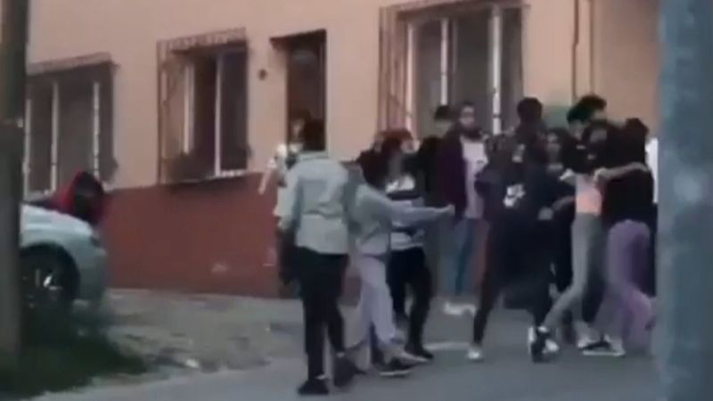 Bursa'da liseli kızların erkek kavgası