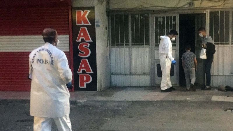 Gaziantep'te otomobilin üzerine düşen genç ağır yaralandı