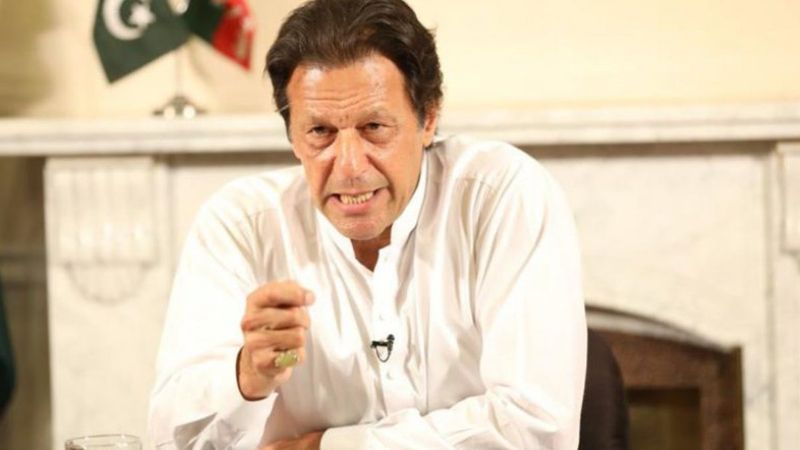 İmran Han'dan Facebook'a İslamofobik içeriklerin yasaklayın çağrısı