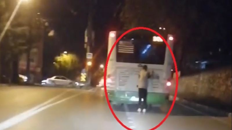 Bursa'da patenle otobüsün arkasına tutundu