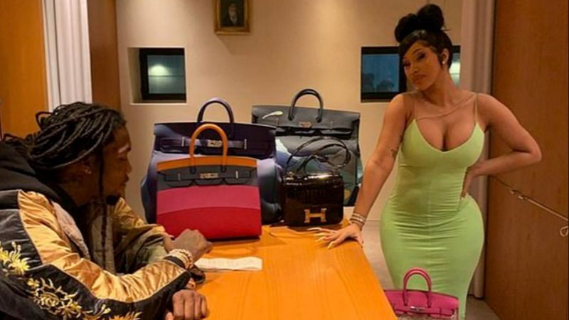 Cardi B, çantalarına gelen yorumlara tepki gösterdi