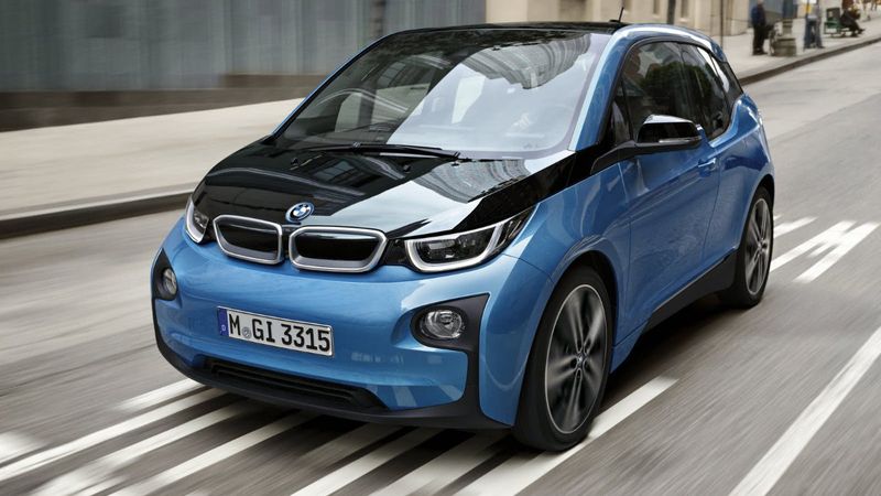 BMW'nin ilk tam elektrikli kompakt modeli i3, 200 bin üretim barajını geçti