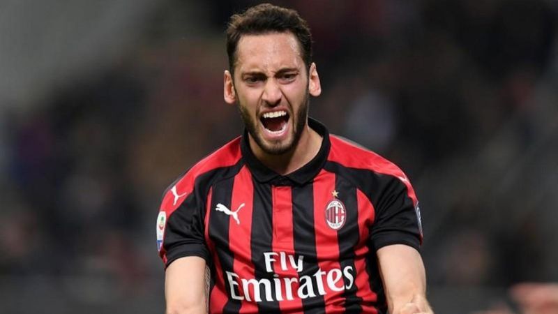 Daily Mirror: Manchester United, Hakan Çalhanoğlu'nun peşinde