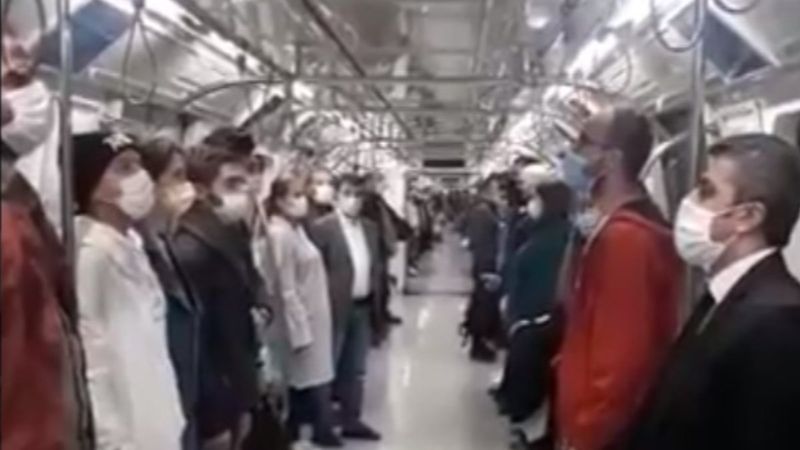 Yenikapı Hacıosman metrosunda, 19:23'te İstiklal Marşı okundu