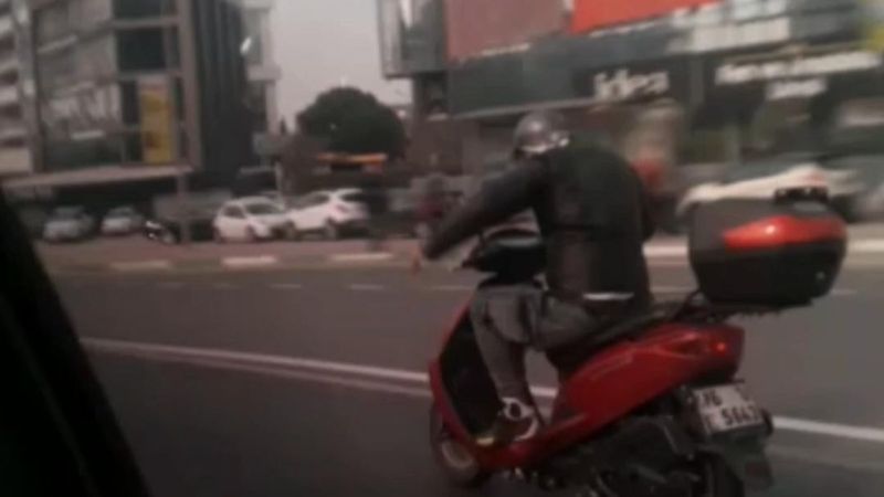 Bursa'da at koşturur gibi motor süren bir kişi kameralara böyle yakalandı