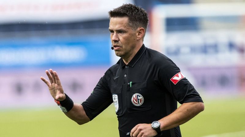 FIFA gay hakem Hagen'e desteğini açıkladı