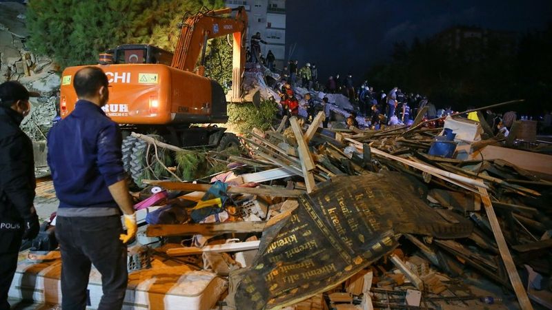 İzmir'de can kaybı 17'ye yükseldi