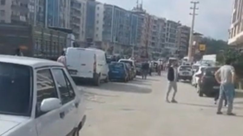 İzmirliler depremin ardından sokağa döküldü