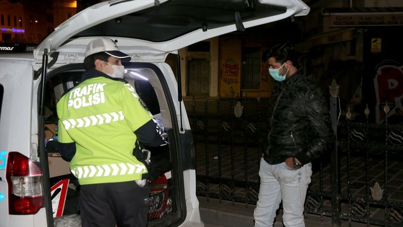 Beyoğlu'nda karantina ihlali yapan kurye ceza yedi