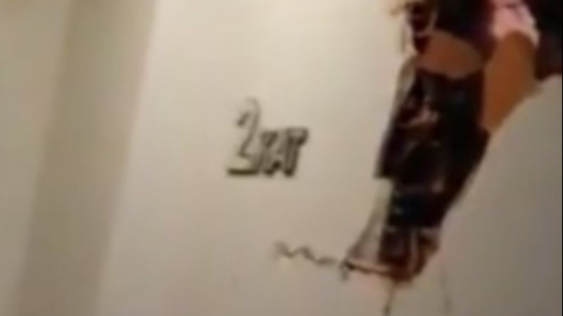 İzmir'deki depremde büyük hasar gören plaza